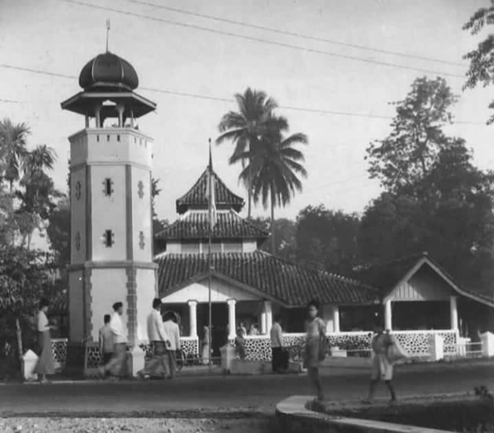 Foto: Masjid Jami' Al-Yakin tahun 1955