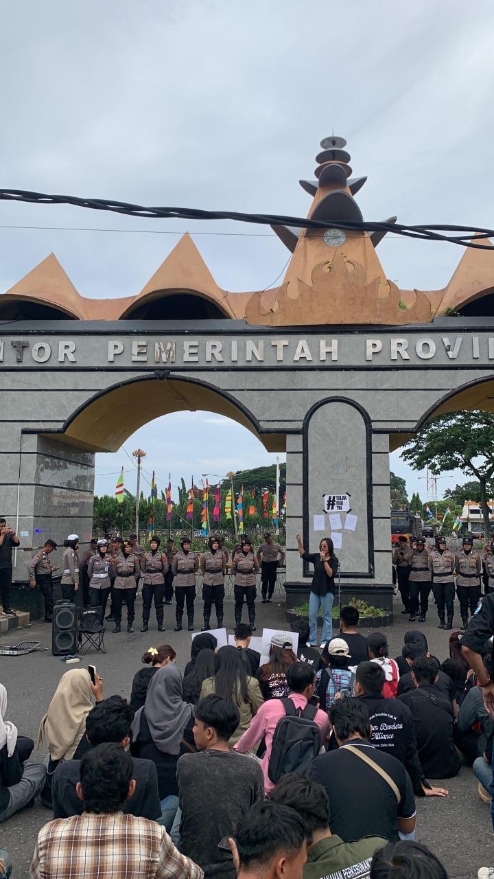 Aksi Kamisan Lampung Gelar Aksi Unjuk Rasa â€˜Cabut Undang-Undang TNIâ€™