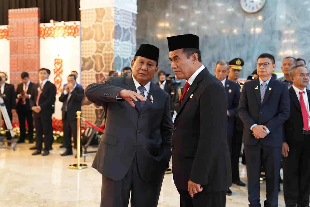 Presiden Terpilih Probowo "Bisiki" Mentan Amran di Pelantikan DPR RI