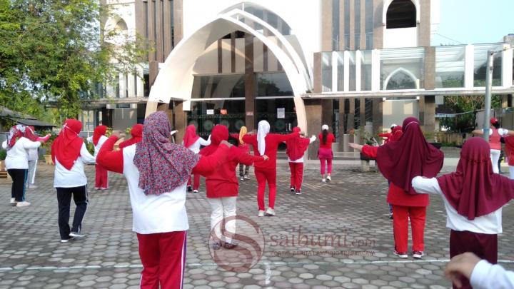 Rayakan Hari Kemerdekaan, Warga Bandar Lampung Senam Bersama Dengan Tema Merah Putih