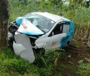 Dua Petugas PLN Wonosari Alami Kecelakaan Tunggal, Mobil Ringsek Satu Orang Tewas 