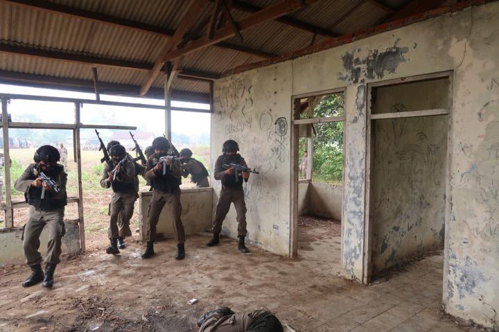 Antisipasi Terorisme dan C3, Danyon B Pelopor Latihan CQB di Kampung Komering Putih