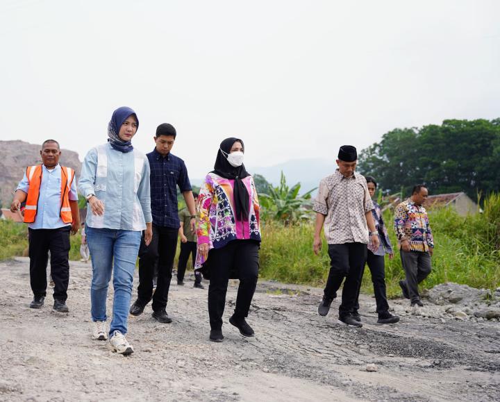 Pemerintah Kota Bandar Lampung Cor Beton Jalan Teuku Cik Ditiro
