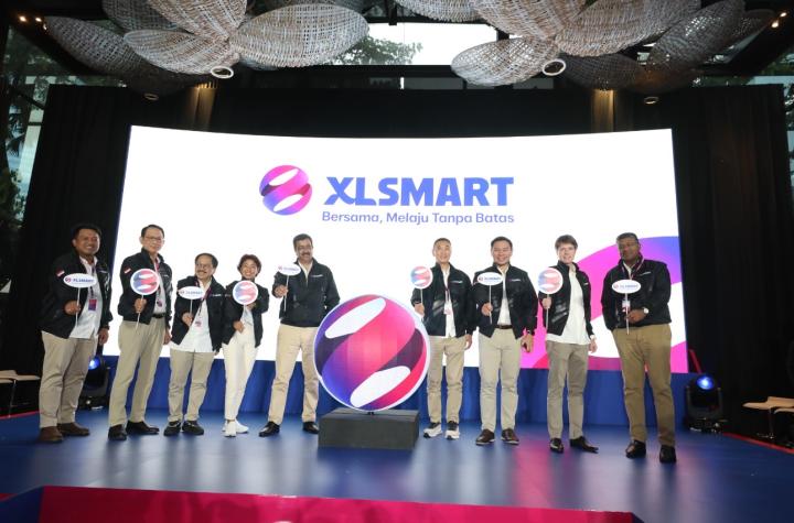 XLSMART Resmi Berdiri Kekuatan Baru Masa Depan Digital Indonesia, CEO Rajeev Sethi Perkenalkan Identitas XLSMART: "Bersama, Melaju Tanpa Batas