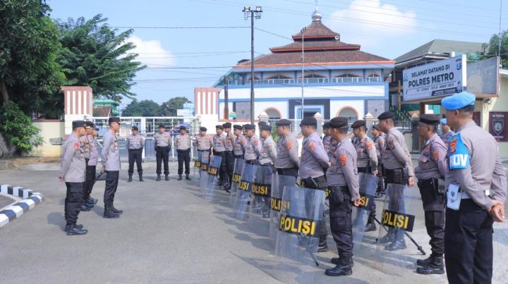 Kapolres Metro Polda Lampung Berikan Arahan kepada Tim Dalmas Sat Samapta Polres Metro dalam Persiapan Menyambut Hari Buruh