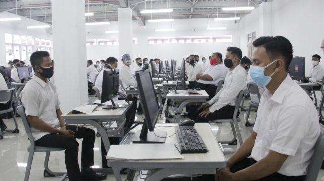 Sekdaprov Fahrizal Darminto Pantau Langsung Pelaksanaan Test CAT Penerimaan PNS Tahun 2021 di Itera 