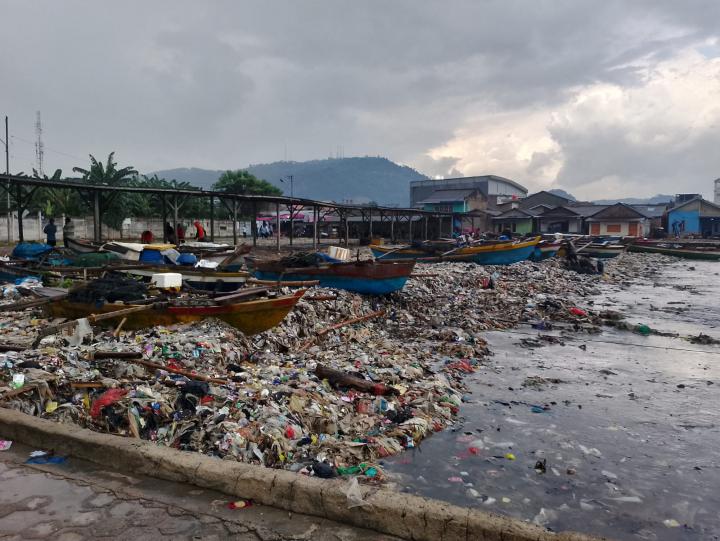 Tiktokers Pandawara Soroti Sampah di Pantai SukarajaÂ 