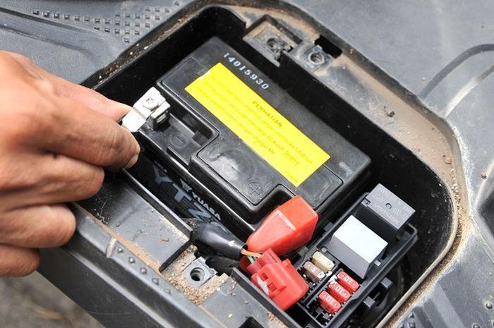 Motor Lama Ga Dipakai Karena WFH, Aki Harus Dicopot?