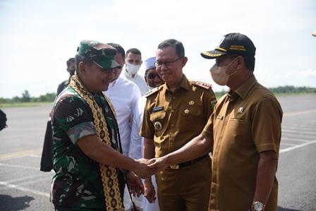 Ketua DPRD Lampung sambut Kunjungan Kerja KASAD di Bandara