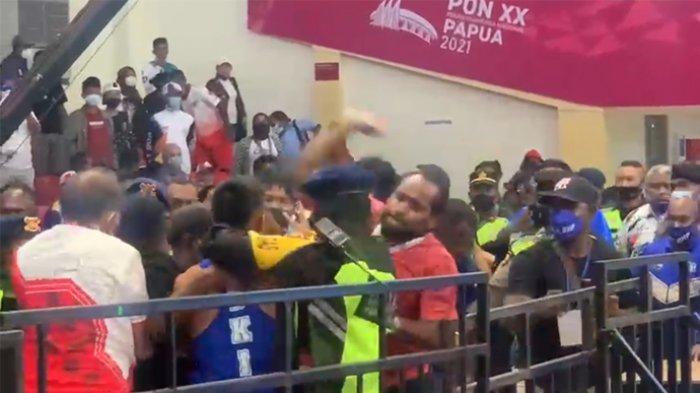 Kericuhan Laga Tinju PON Papua: Tak Terima Keputusan Wasit, Petinju DKI Jakarta  Berakhir Baku Hantam Diluar Ring 