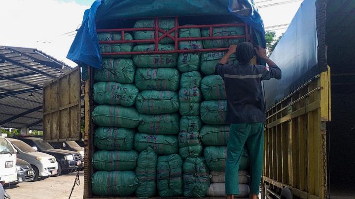 7,9 Juta Rokok Ilegal Diamankan Bea Cukai LampungÂ 