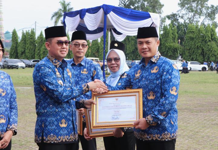 Pj.Sekdaprov Lampung Pimpin Upacara Peringatan HUT KORPRI Ke-53 Sampaikan Amanat Presiden RI 