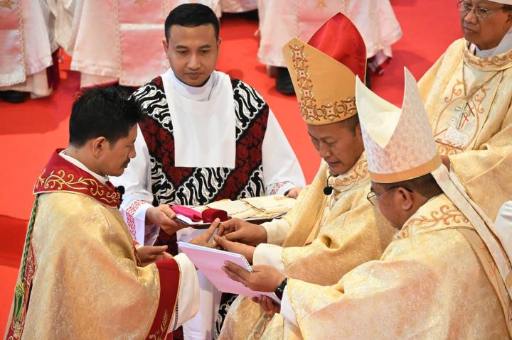 Mgr Vinsensius Setiawan Triatmojo Resmi Menjadi Uskup KeuskupanÂ Tanjungkarang