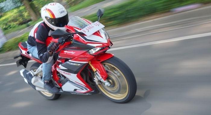 Bisa Dicoba, Ini Tips Biar Konsumsi Bensin di Motor Sport 250 cc Irit Buat Harian