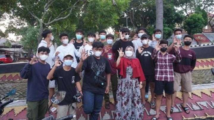 Keliling Lapangan KORPRI, Bunda Winarni Ingatkan Warga Tetap Patuhi Protokol Kesehatan