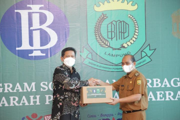 Kepedulian Sosial, KPWBI Provinsi Lampung Sinergi Dengan BMPD Lampung Salurkan Bantuan Paket Sembako 