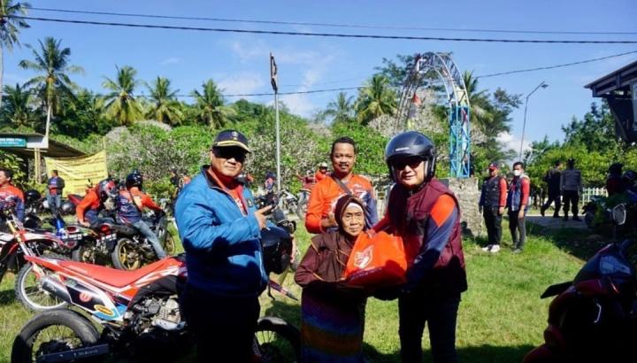 Warga Desa Sidodadi Asri, Kecamatan Jati Agung, Lampung Selatan Mendapatkan Bantuan 1000 Paket SembakoÂ 