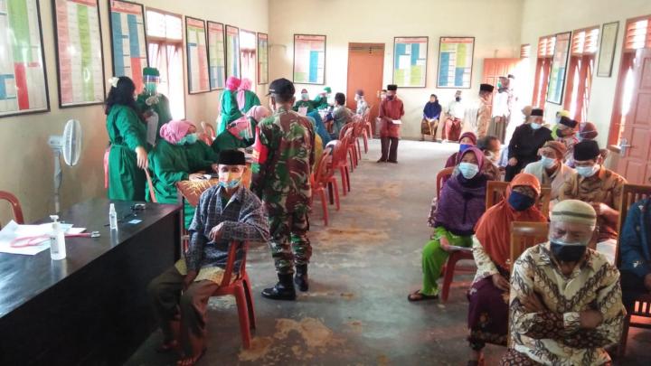 253 orang Warga Durensawit di Vaksin