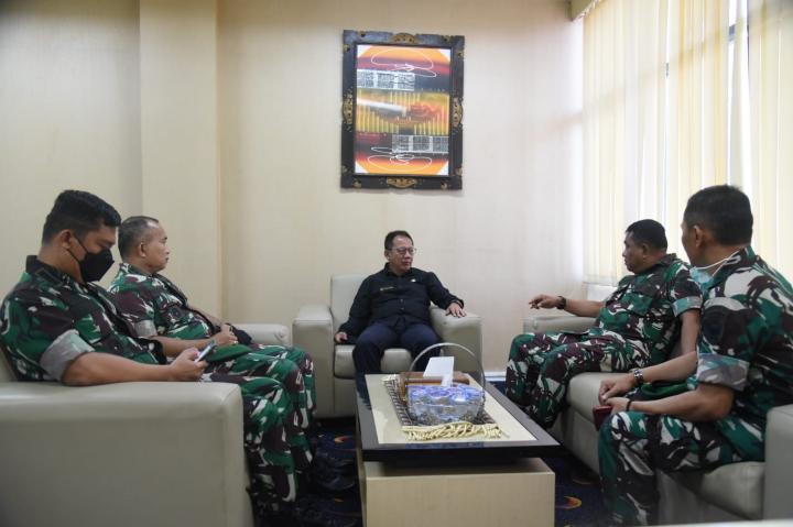 Ketua DPRD Provinsi Lampung Mingrum Gumay Menerima Kunjungan Silaturahmi Danrem 043/Gatam Brigjen TNI Ruslan Effendy