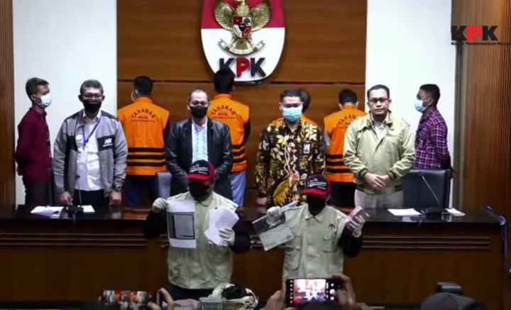 Bantuan Hukum Untuk Prof Karomani, Heriyandi, dan Muhammad Basri Diserahkan Kepada Pihak Keluarga 