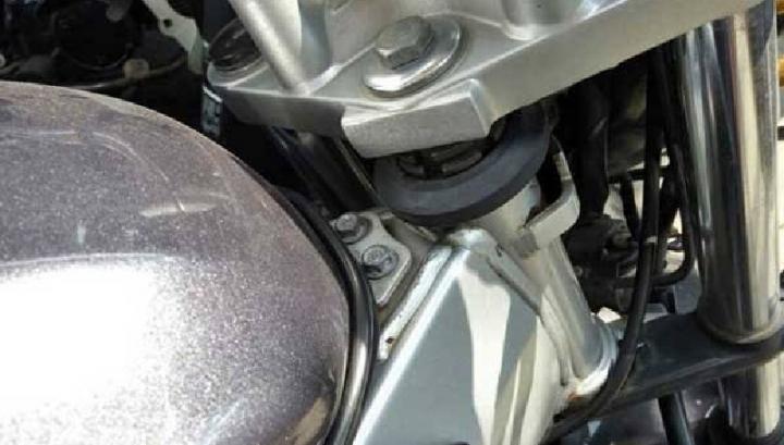 Persiapan Sebelum Perjalanan Jauh, Jangan Asal Mengencangkan Komstir Motor