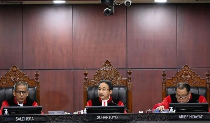 Ketua Mahkamah Konstitusi (MK) Suhartoyo Membuka Sekaligus Memimpin Sidang Putusan (PHPU) Pilpres 2024