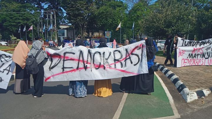 Dari Papan Bunga Duka Cita Matinya Demokrasi Unila Hingga KlarifikasiÂ 