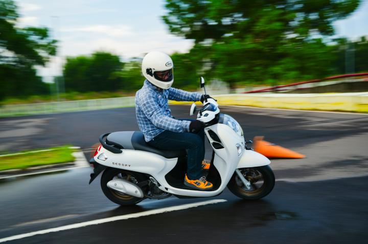New Honda Scoopy Generasi Terbaru Siap Mencuri Perhatian Pecinta Skutik Unik dan Fashion 