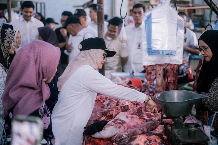 Jelang Lebaran, Bupati Lamtim Sidak Pasar: Daging Sapi Tembus Rp150 Ribu/Kg