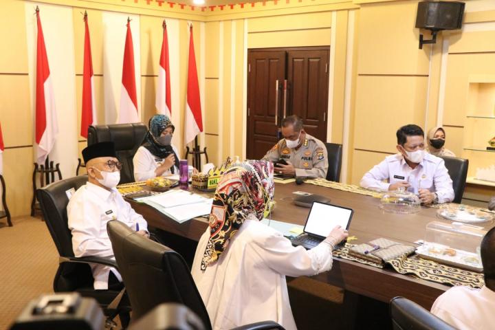 Wagub Chusnunia Ikuti Rapat Koordinasi Pembahasan Perkembangan Kasus Covid-19 dan Evaluasi PPKM di Luar Jawa-Bali