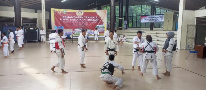 Pemantapan Teknik dan Ujian Kenaikan Tingkat (UKT) ke-1 tahun 2023 PERKEMI Pengprov Sumatera SelatanÂ 