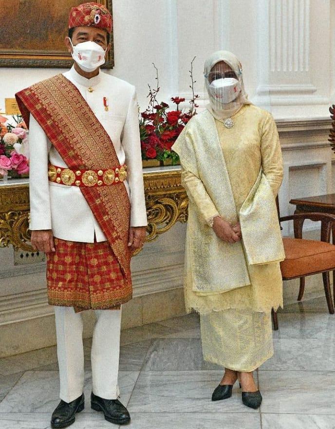 Kamu Harus Tahu! Ini Makna Pakaian Adat Lampung yang Dipakai Presiden Joko Widodo