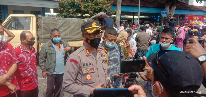Pasar Murah Di Pasar Liwa Lambar, Diserbu Ratusan Warga