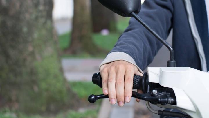 Ini Trik Aman Ngerem Mendadak Di Motor Matic