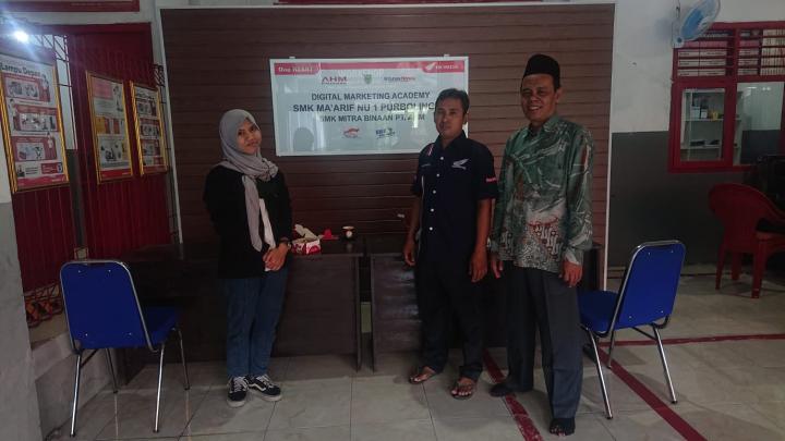 SMK Maâ€™arif NU Purbolinggo Miliki Mini Showroom Standard Honda