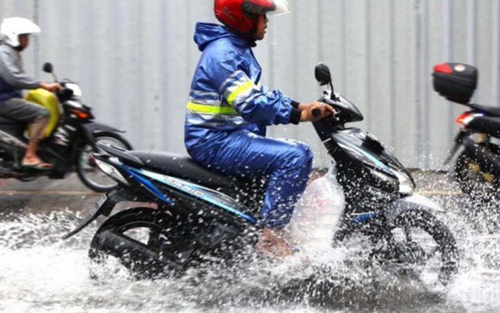 Memilih Jas Hujan Yang Wajib Diketahui Para Pengendara Motor