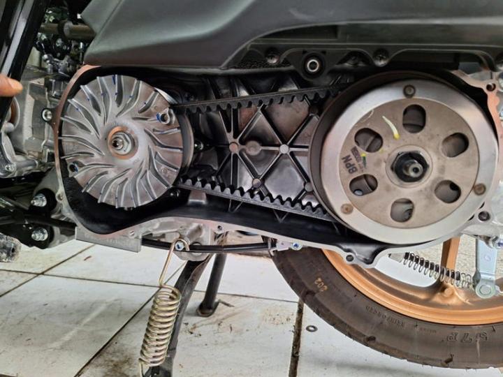 Awas Meledak, Ini Alasan Jangan Coba-coba Geber Motor Matik Posisi Diam