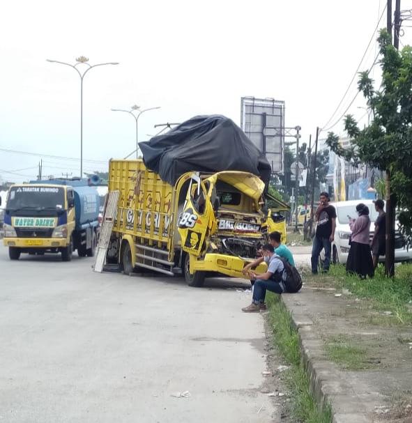 Kecelakaan Beruntun 3 Truk di Jalan Soekarno- Hatta (Bypass) Sukarame, Bandar Lampung