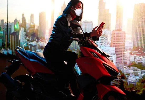 Tips Astra Motor Natar Bagaimana Cara Aman Mengisi Baterai Ponsel di Motor