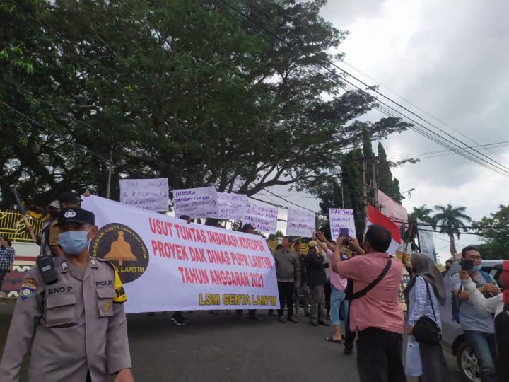 Datangi Kejati Lampung, Para Massa Minta Usut Dugaan Korupsi Dana DAK Dinas PUPR Lamtim