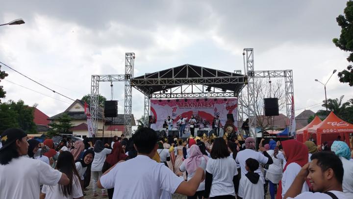 Ribuan Relawan Ganjar Pranowo Padati Maknafest OMG Lampung