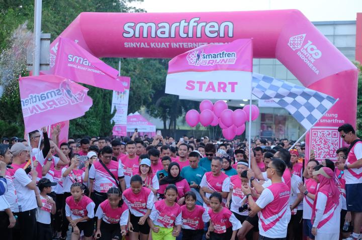Ratusan Warga Palembang Ramaikan Lari Santai Road to Smartfren Run 2024 
