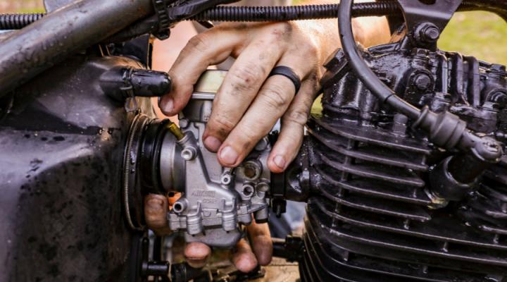 Pemeriksaan Berkala Pada Karburator Motor 