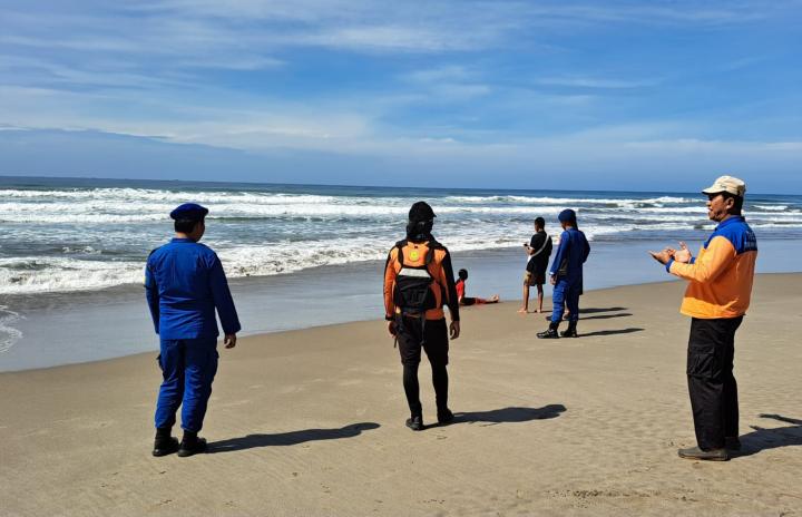  Tenggelam Saat Berenang, Warga Lampung Utara Hilang di Pantai Mandiri Sejati