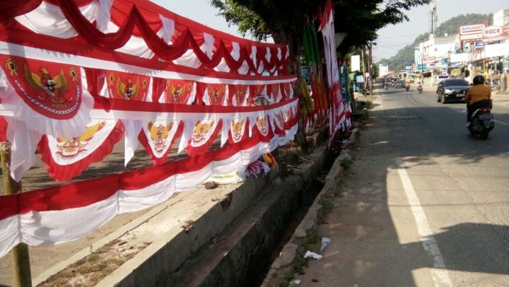 Meski Pandemi, Pedagang Bendera Tetap Optimis Dapat Berkah 17 Agustus 2021
