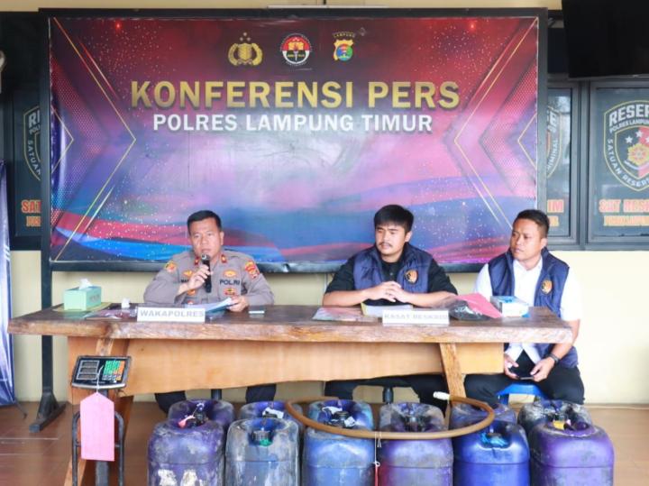 Tiga Pelaku Penimbunan Solar Subsidi Diciduk, Polisi Sita 2.000 Liter BBM di Lampung Timur