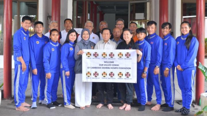 Tim Shorinji Kempo Cambodia berlatih di Pusdiklat Shorinji Kempo Pondok Gede Bekasi