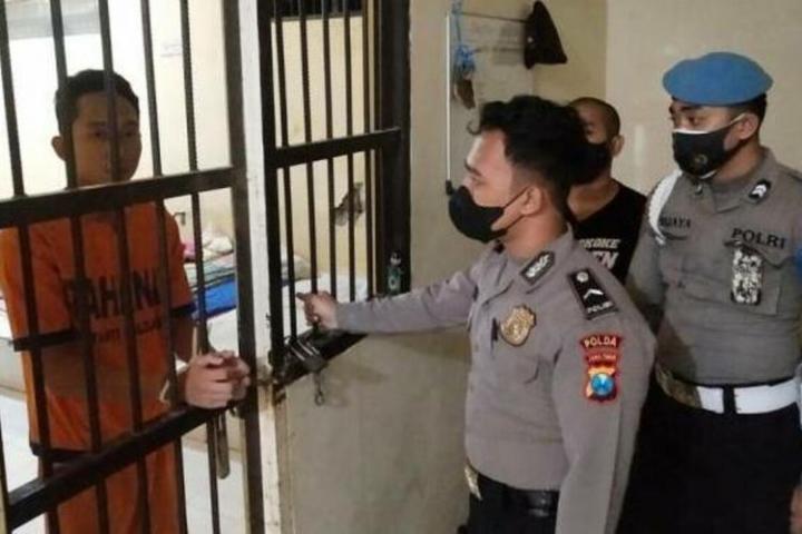 Bripda Randy Diberhentikan secara Tidak Hormat Dari Kepolisian, Kini Ditahan di Polda Jatim