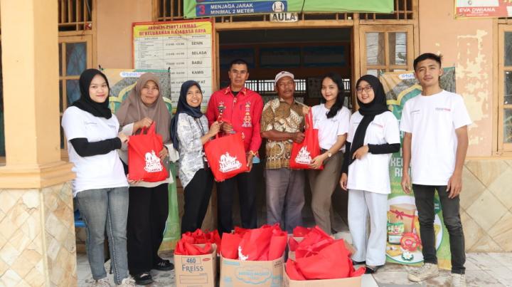 Sinergi Bagi Negeri, Gandeng Peserta Beasiswa TDM Honda Salurkan Bantuan Bagi Korban Banjir Rajabasa Raya 