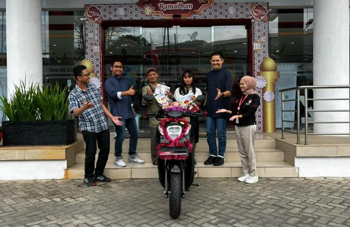 TDM Serahkan Hadiah 1 Unit Honda Genio di Gelaran Honda DBL Lampung 2023 - 2024 